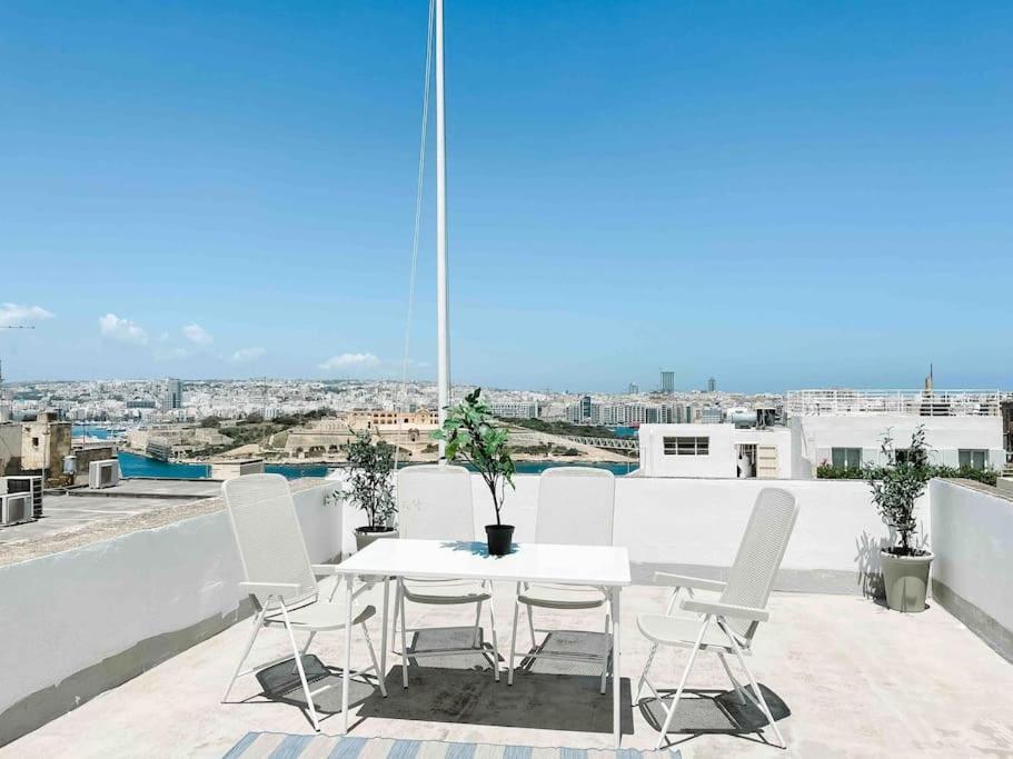 City Penthouse With Roof Terrace And Sea Views Валетта Экстерьер фото